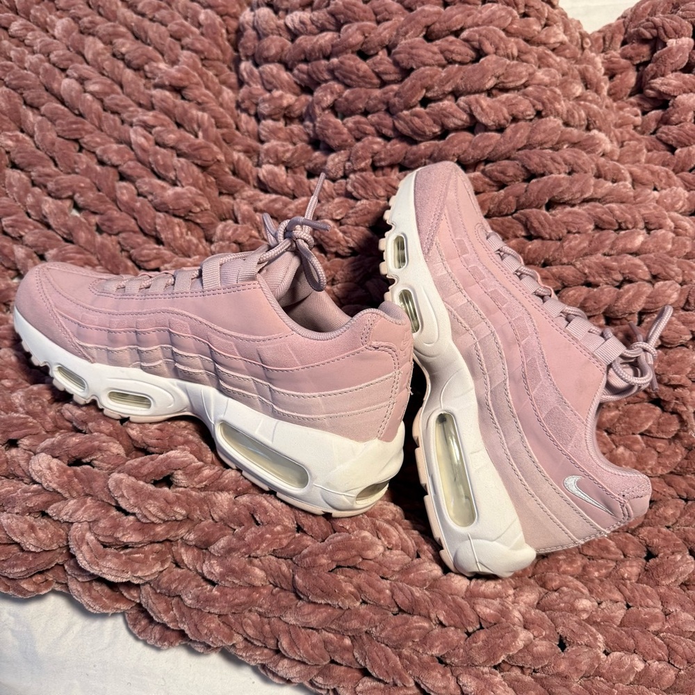 Women’s Dusty Pink Suede Air-Style Lace-Up Nike Air Max Sneakers